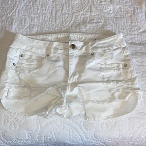 American eagle size 6 white shorts